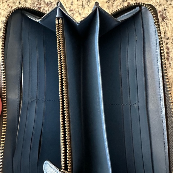 Signature Coach Accordion Zipper Wallet - Picture 5 of 5